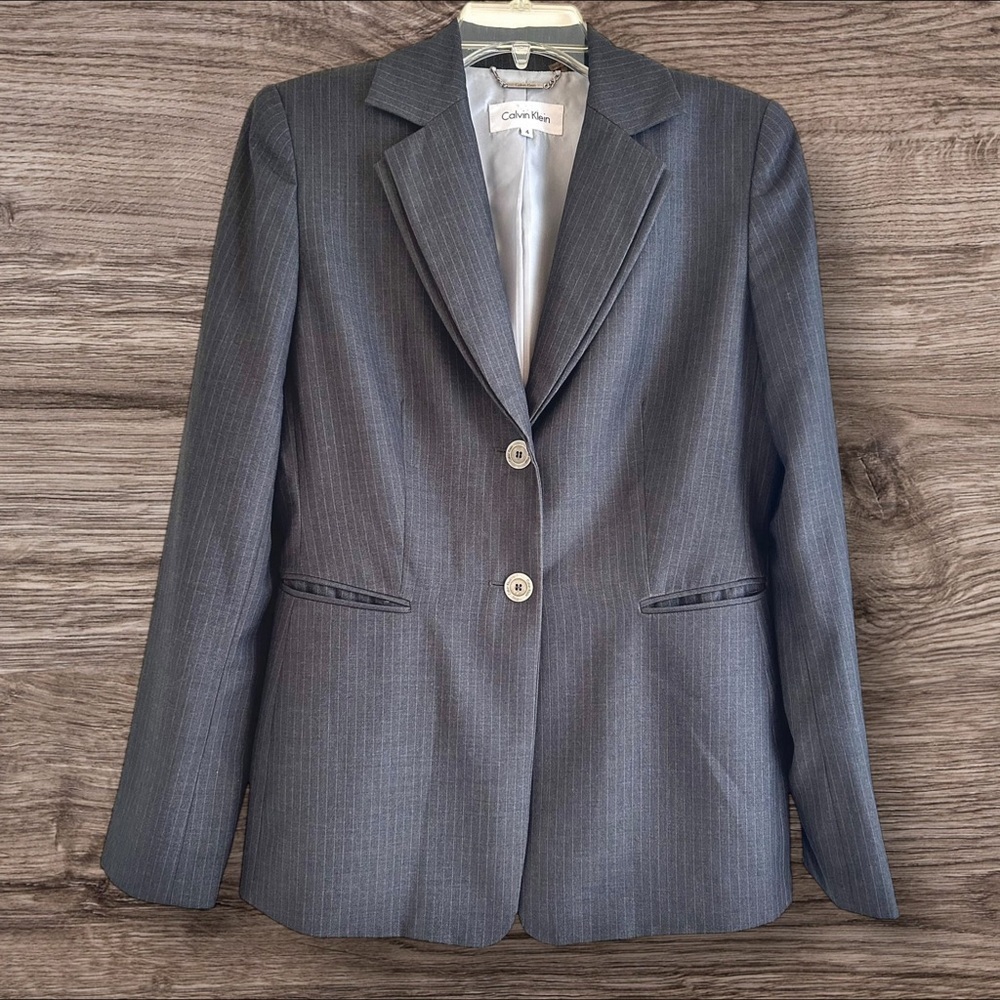 Calvin Klein Women’s Gray Pinstripe Blazer Size 4